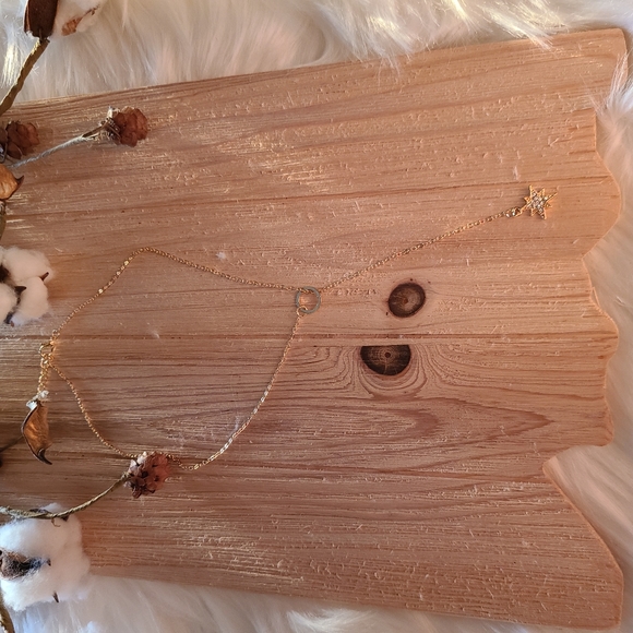 ✨️✨️NEW✨️✨️Gorgeous Star Necklace in GOLD - Picture 5 of 15